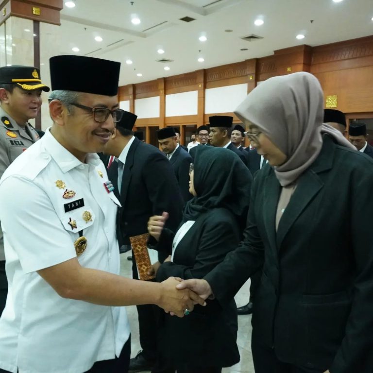 Dihadiri Walikota, Ketua KPUD Jakbar Lantik 40 PPK