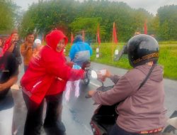 Masyarakat Terima Bingkisan Jenang Sumsum di HUT PDI Perjuangan ke-50 di Klaten