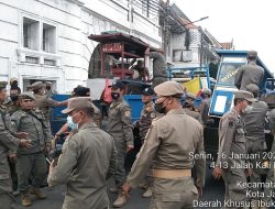 Tegas! Satpol PP Kota Adm Jakbar Tindak PKL Kota Tua