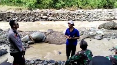 Luapan Lumpur Banjir Banyupoh Rusak Kawasan Pura Belatungan dan Senderan Sungai, Forkompincam Gerokgak Gotong Royong