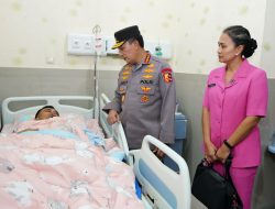 Jenguk Korban Kecelakaan Heli, Kapolri Pastikan Kapolda Jambi Dan Lainnya dalam Perawatan Maksimal RS Bhayangkara