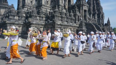 Ribuan Umat Hindu Laksanakan Upacara Tawur Agung Kesanga di Candi Prambanan