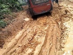 Camat Tanah Pinoh  Surati Gubernur Cq PUPR Kalimantan Barat Usulan Perbaikan Jalan Provinsi Kota Baru Menuju Sayan