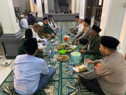 Kapolres Metro Jakbar Kombes Pol M.Syahduddi Mengajak Warganya Sahur Bersama 