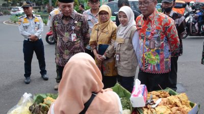 Pemkot Jakpus Cek Kelaikan Takjil Sekitar Masjid Akbar Kemayoran