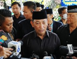 Kapolri Jenderal Listyo Sigit Prabowo Menyampaikan Duka Cita Serta Melayat Almarhumah Koesni Harningsih, Istri Moeldoko