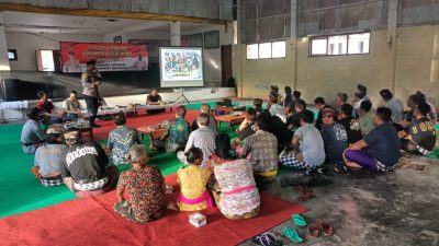 Peran Linmas, Pecalang, Bankamda Dan Sipandu beradat, Kapolsek Busungbiu Datangi Warga Telaga