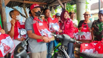 Tak Lelah Berbuat Baik, Kadarwati Salurkan Paket Sembako dan Berbagi Takjil