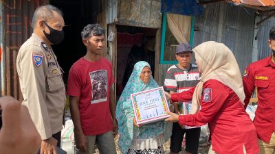 Berkah Ramadhan, Personel Bid Humas Polda Sulsel Salurkan Bansos untuk Warga Tidak Mampu 