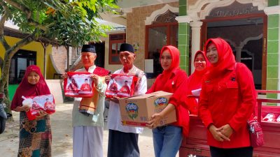 Bahagiakan Tetangga Jelang Lebaran, Sehati Bagikan Sembako dan Takjil