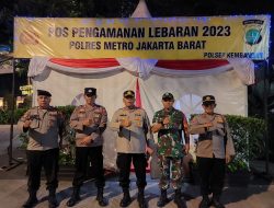 Polsek Kembangan  Bersama Padal Pospam  Lebaran Jaya 2023 Pantau Masyarakat Bubaran Tarawih