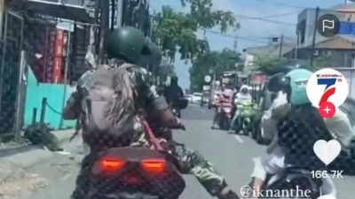 Viral Oknum TNI Tendang Motor Ibu-ibu, Kapuspen TNI : Pelaku Sudah Ditangkap!!!