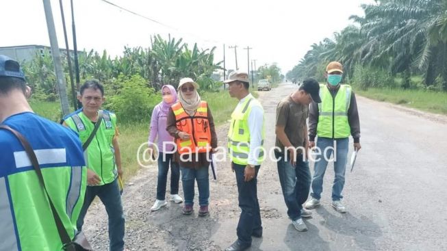 Pejabat terkait tinjau perbaikan jalan jalan di Lamteng