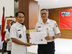 Wali Kota Jakpus Serahkan SK Pensiun TMT 1 Mei 2023