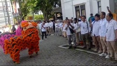 Diiringi Barongsai, Partai Gerindra Klaten Daftarkan Serentak Bacaleg ke KPU