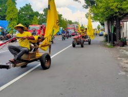 Unik, Partai Golkar Sambangi KPU Klaten Daftarkan 50 Bacaleg Naik Traktor