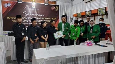 H Bujang Syahpri Daftar Sebagai Caleg ke KPUD Melawi Targetkan Perolehan 4 Kursi dari 30 Kursi DPRD Melawi