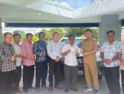 H Dadi Sunarya Ibahkan 1 Unit Mobil Hilux Kepada Pengurus GKII Wilayah ll Kalbar