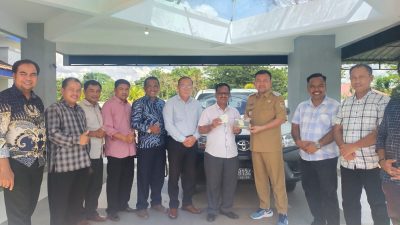 H Dadi Sunarya Ibahkan 1 Unit Mobil Hilux Kepada Pengurus GKII Wilayah ll Kalbar