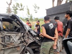 Adu Jangkrik Truk Vs AVP Di Gerokgak, Terhindar Dari Maut