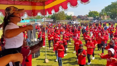 Senam Sehat Bersama, Emak-emak di Karanganom Gelar Dukungan Calon Kades Wagiyo Gambir