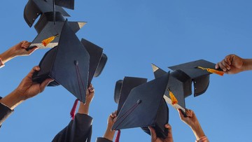 Sejumlah wali murid di Yogyakarta menyatakan keberatan dengan kegiatan wisuda yang biayanya sudah ditagih sejak awal masuk sekolah.