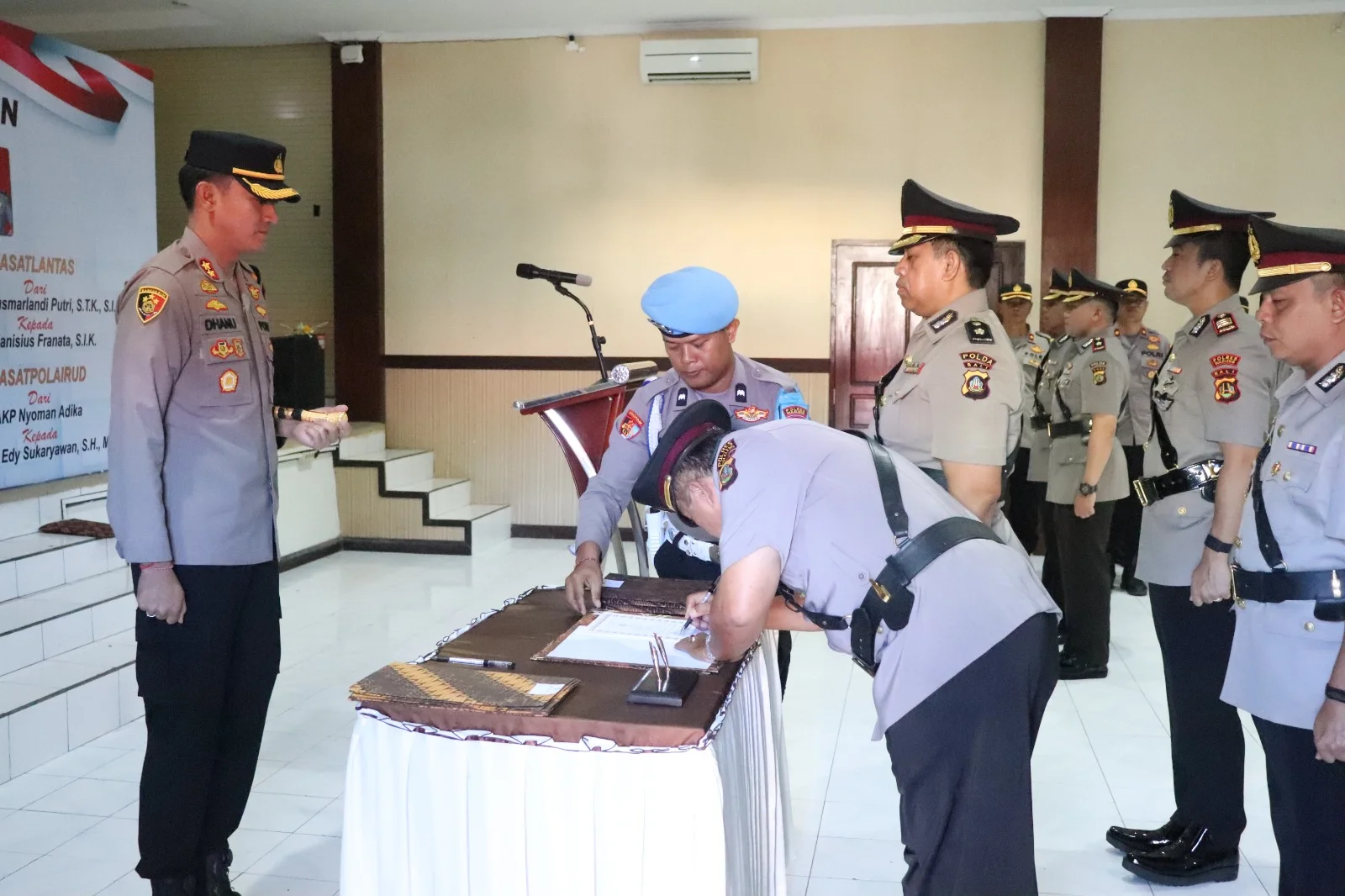 Polres Buleleng Mutasi Waka Polres,Kabag Ren,Kapolsek CB