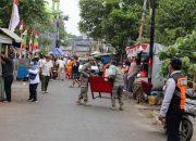 Petugas Gabungan Kelurahan Utan Panjang Tertibkan PKL dan Parkir Liar di Pasar Nangka