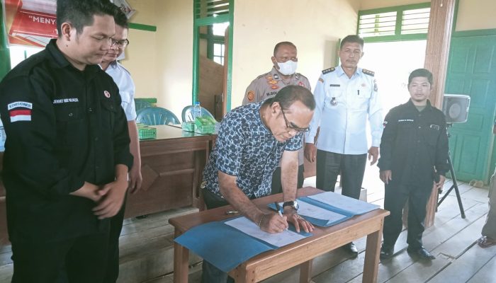 Wujudkan Pemilu Damai Tanpa Isu Sara, Panwascam Belimbing Hulu MoU Dengan Tokoh Masyarakat di Desa Beloyang