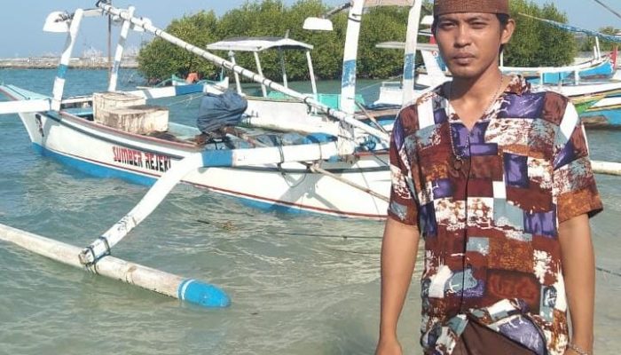 Perahu Nelayan Bungkulan/Bali Bertuliskan Sumber Rejeki Ditemukan Terdampar di Pulau Giligenting Sumenep Madura Tanpa Awak