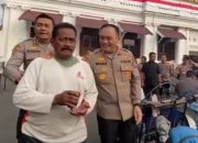 Kombes Pol Pasma Makan Bareng dengan Pengayuh Becak di Mapolrestabes Surabaya