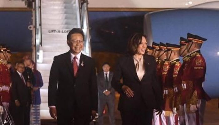 Wakil Presiden Amerika Serikat Kamala Harris Tiba di Indinesia Menghadiri KTT ke-43 ASEAN