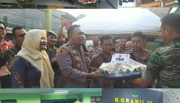 Ucapkan HUT TNI ke-78 Polsek Johar Baru Serahkan Tumpeng ke Koramil 08 Johar Baru