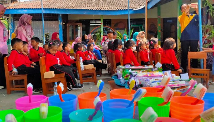 Latih Mandiri, Siswa TK Pertiwi Taji Ikuti Edukasi Cara Sikat Gigi dan Cuci Tangan