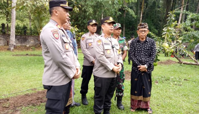 Wujud Kepedulian Polres Gianyar Tanam Sejuta Pohon, Beri Sembako Warga