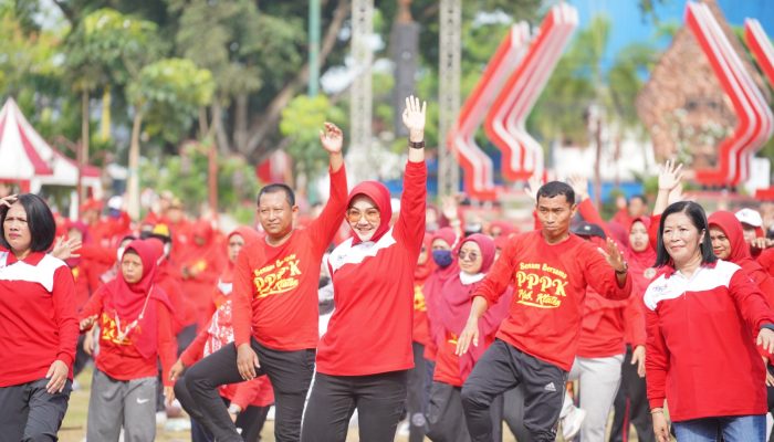 Peringati Hari Guru Ribuan Guru Ikuti Senam Bersama di Alun-Alun Klaten