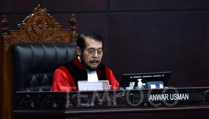 Anwar Usman Absen saat Pengucapan Sumpah Hakim MK Ridwan Mansyur di Istana Negara