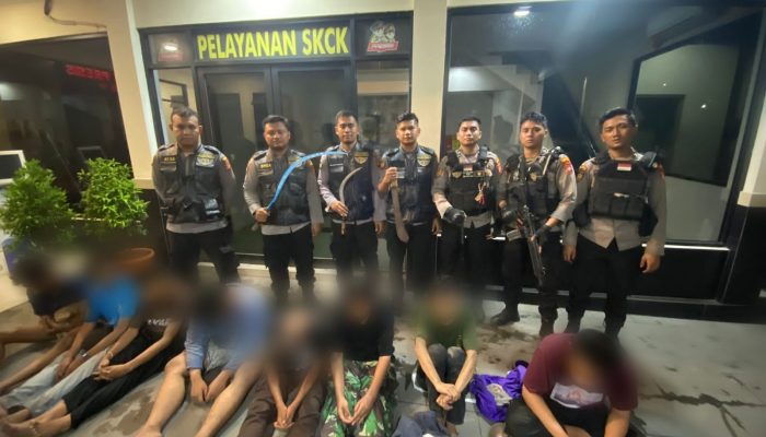 Tim Patroli Perintis Presisi Polres Jakbar Gagalkan Aksi Tawuran Amankan 16 Remaja Bersajam Hingga Molotov