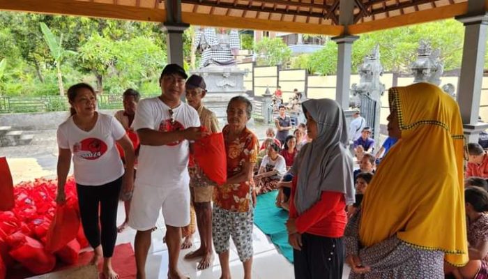 Mang Dauh Sentuhkan Sembako 100 Paket Jelang Pagerwesi & Nataru 2024