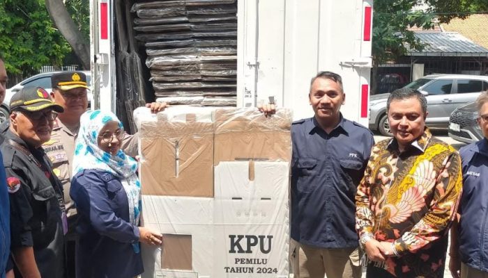 KPU Jakarta Barat Mulai Distribusikan Logistik Pemilu ke Kecamatan