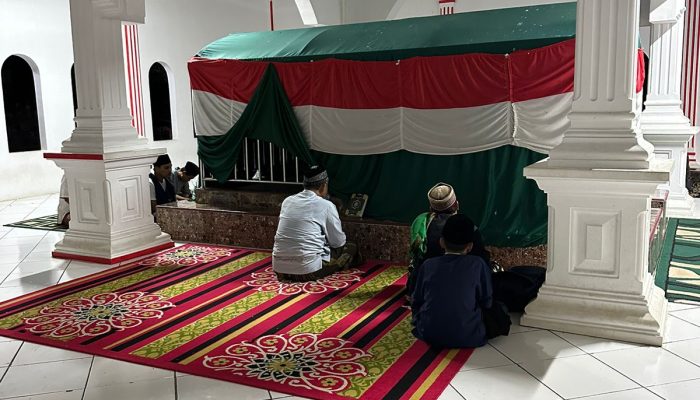 Wali Keramat Asal Pandeglang Banten, SYEKH MAULANA MAGRIBI Makamnya Keluarkan Sinar Terang