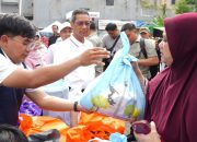 Sembako Murah di Jembatan Lima Diserbu Warga