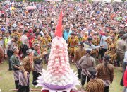 Ribuan Warga Padati Lapangan di Festival Durian Jatinom