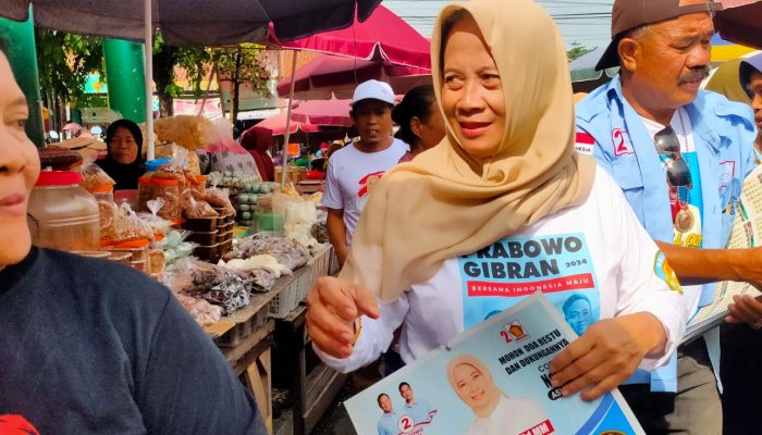 Dukung Prabowo-Gibran Satu Putaran, Caleg DPR RI Suyatmi Gencar Blusukan ke Pasar