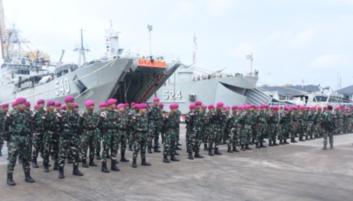 Panglima Kolinlamil Lepas Keberangkatan KRI Teluk Lampung-540 Misi Operasi Angkutan Laut Militer Satgas Marinir