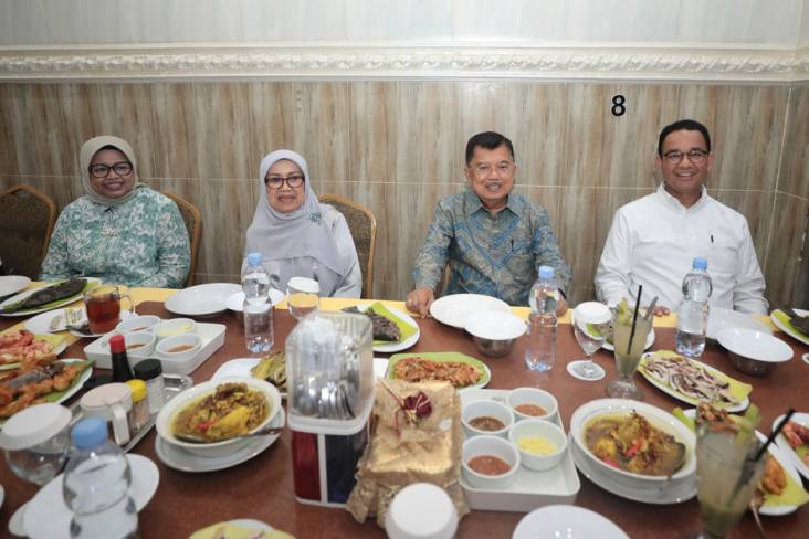 Makan Waktu senja Bareng JK, Anies Diajari Cara Racik Sambal