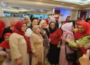 Siti Atikoh Disambut Hangat Emak-emak Majelis Taklim Manado