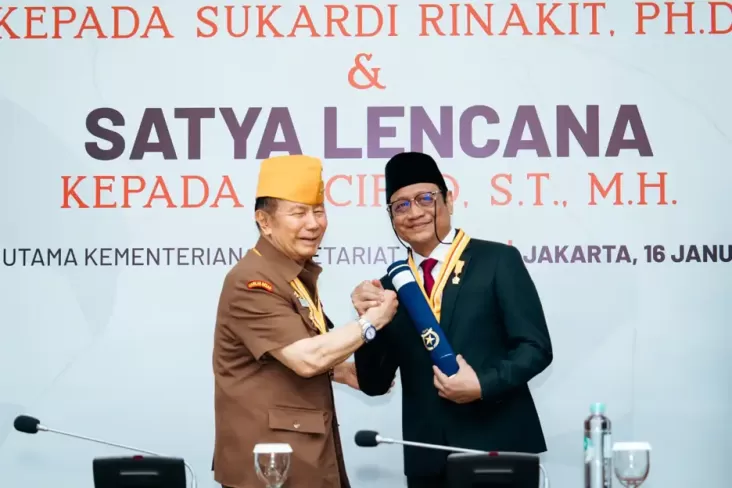 Terima Bintang Kehormatan LVRI, Sukardi Rinakit: Para Veteran Sudah Membayar Kebebasan Kita