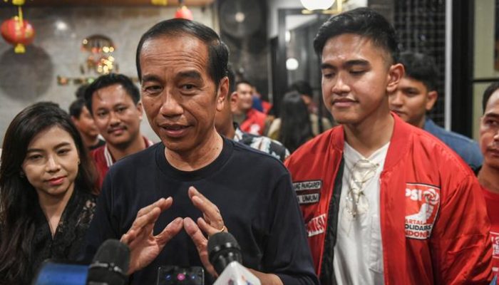 Desakan terhadap Presiden Untuk Hentikan Cawe Cawe Terus Menggelinding, PPI Utrecht: Jokowi Konsisten Abaikan Etika