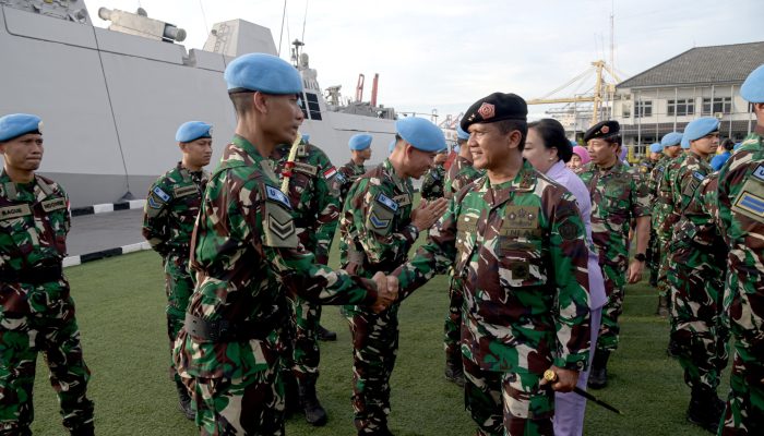 Sukses Misi Perdamaian Dunia, KRI Frans Kaisepo-368 Tiba Di Dermaga Kolinlamil